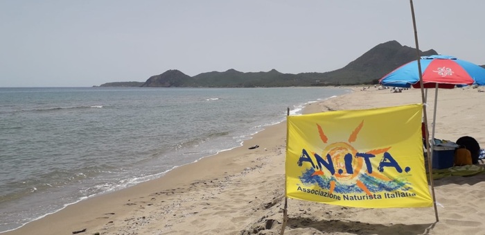 La Sardegna inaugura la quarta spiaggia naturista. Feraxi.